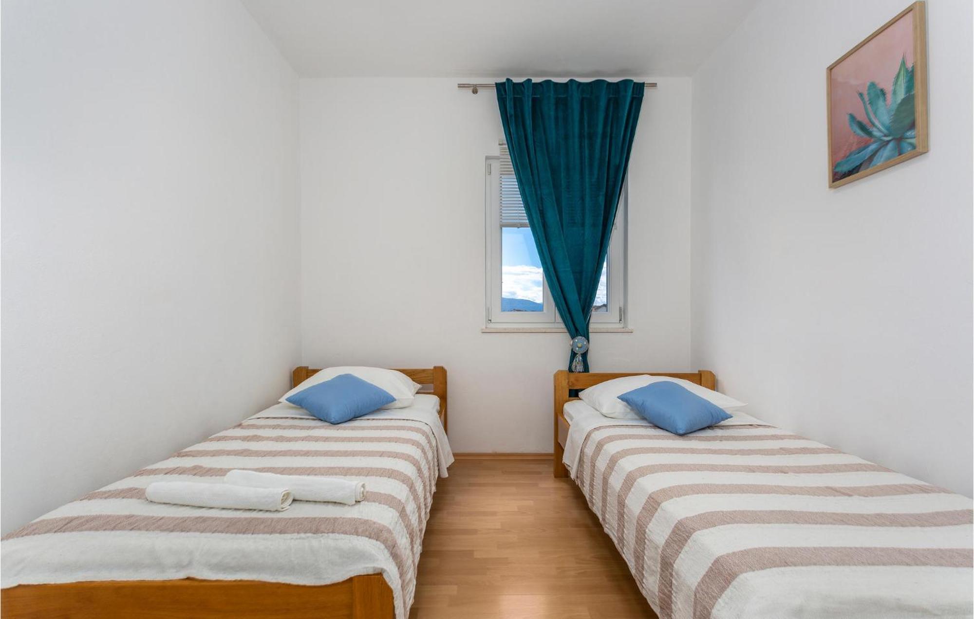 2 Bedroom Beautiful Apartment In Pinezici Pinezići Exterior foto